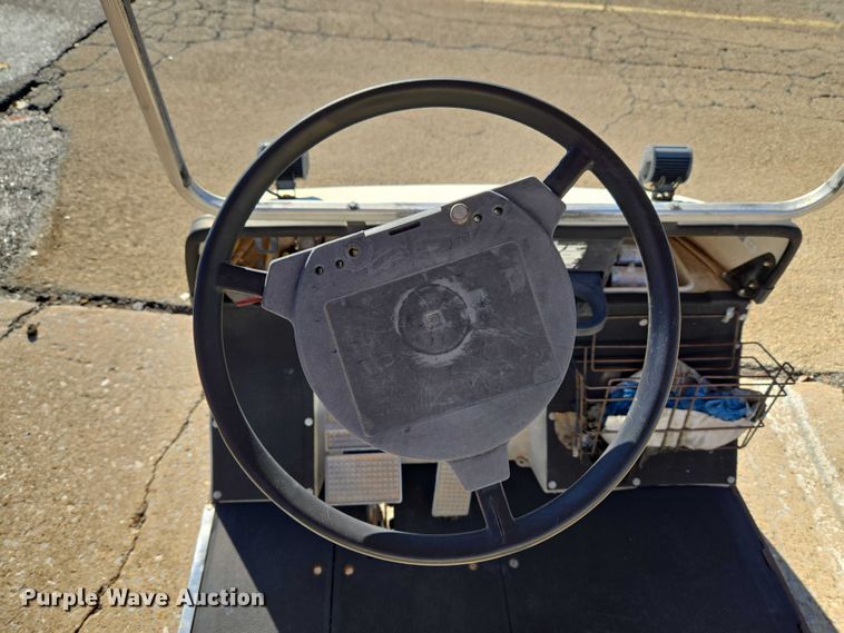 image for item ET5315 Yamaha golf cart