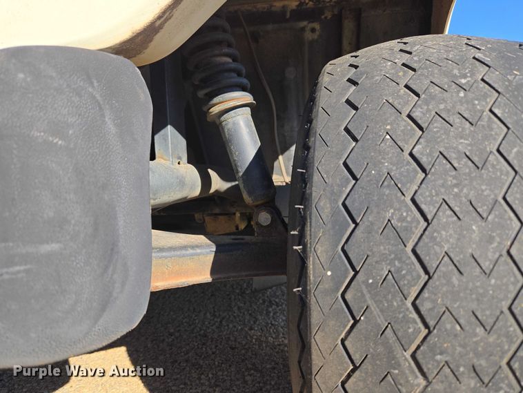 image for item ET5316 1999 Yamaha G16A golf cart