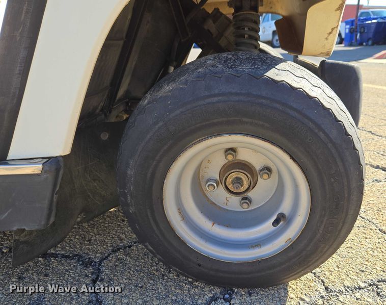 image for item ET5316 1999 Yamaha G16A golf cart