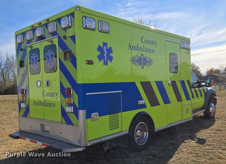 image for item ET5326 2015 Ford F550 Super Duty XLT ambulance