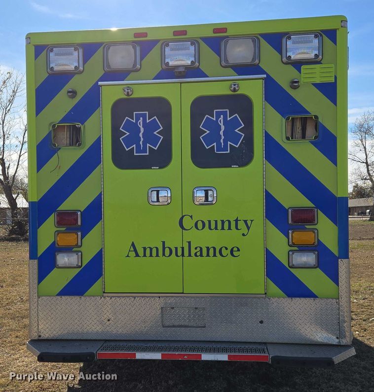 image for item ET5326 2015 Ford F550 Super Duty XLT ambulance