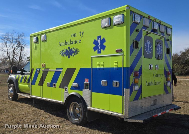 image for item ET5326 2015 Ford F550 Super Duty XLT ambulance