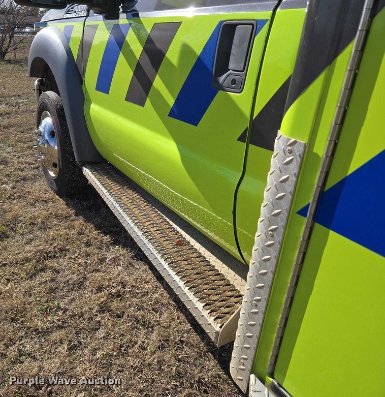 image for item ET5326 2015 Ford F550 Super Duty XLT ambulance