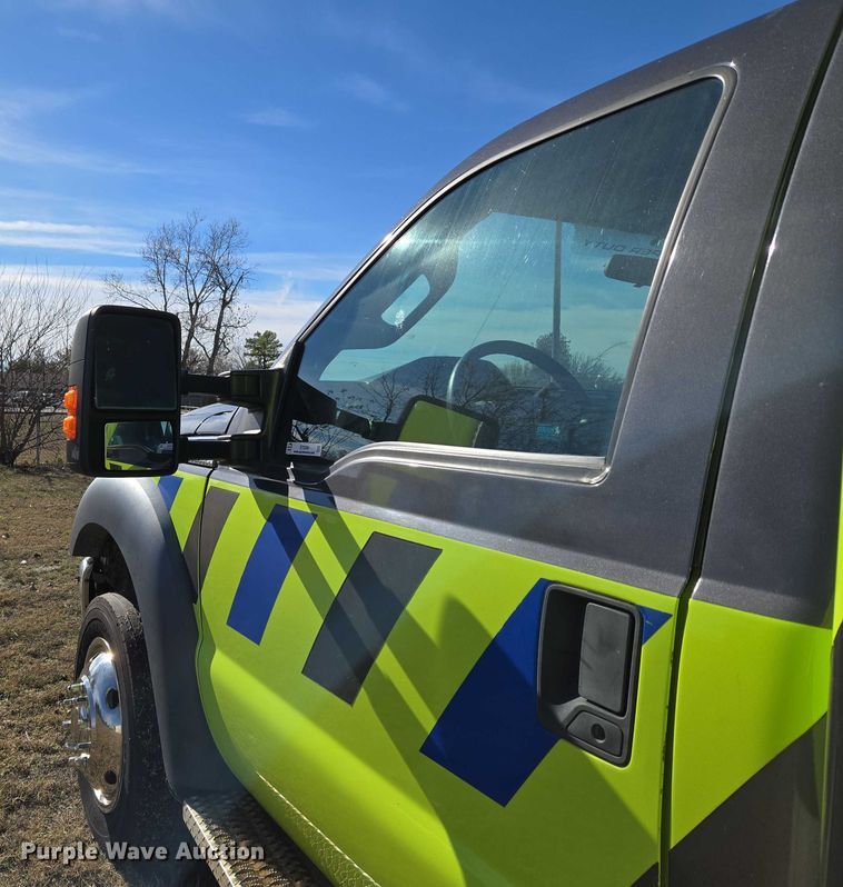 image for item ET5326 2015 Ford F550 Super Duty XLT ambulance