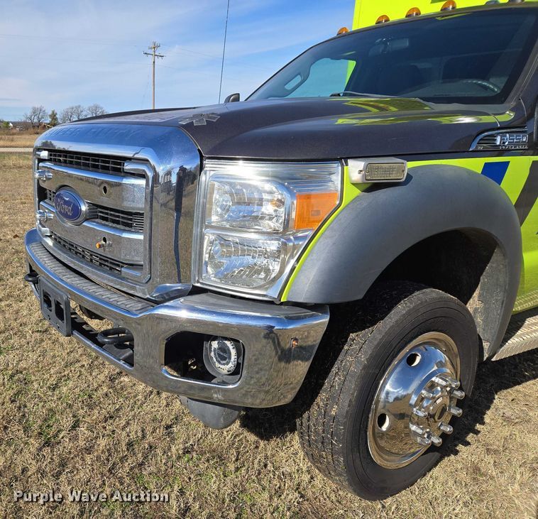image for item ET5326 2015 Ford F550 Super Duty XLT ambulance