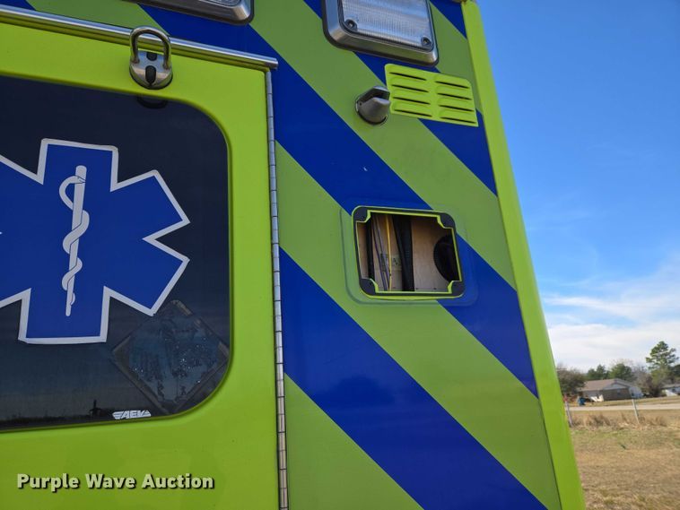 image for item ET5326 2015 Ford F550 Super Duty XLT ambulance