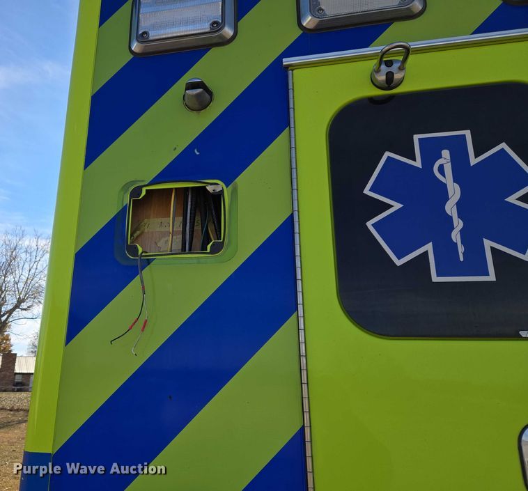 image for item ET5326 2015 Ford F550 Super Duty XLT ambulance