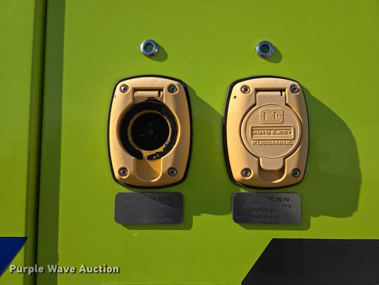 image for item ET5326 2015 Ford F550 Super Duty XLT ambulance