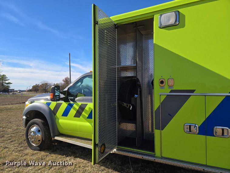 image for item ET5326 2015 Ford F550 Super Duty XLT ambulance