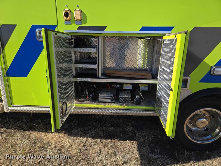 image for item ET5326 2015 Ford F550 Super Duty XLT ambulance