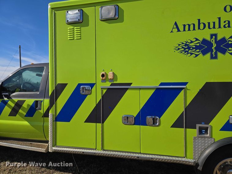 image for item ET5326 2015 Ford F550 Super Duty XLT ambulance