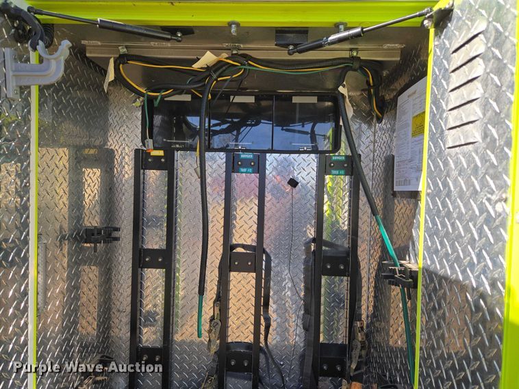 image for item ET5326 2015 Ford F550 Super Duty XLT ambulance