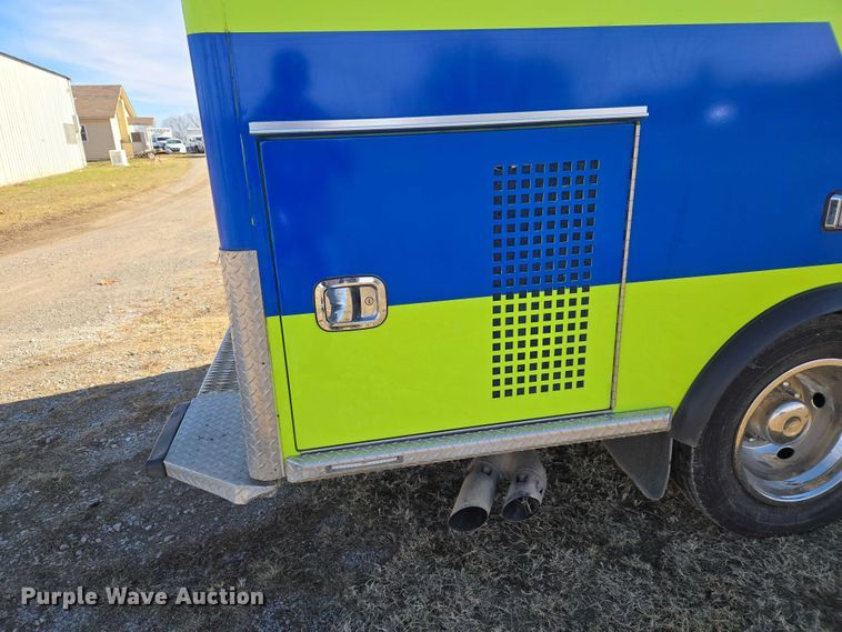 image for item ET5326 2015 Ford F550 Super Duty XLT ambulance