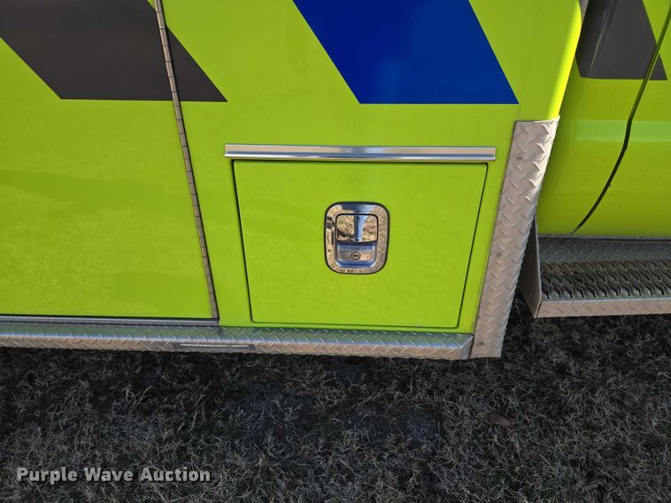 image for item ET5326 2015 Ford F550 Super Duty XLT ambulance