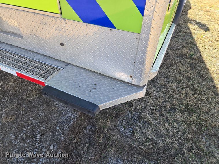 image for item ET5326 2015 Ford F550 Super Duty XLT ambulance