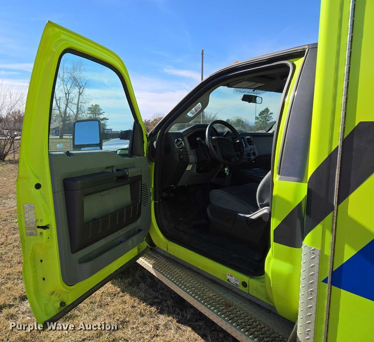 image for item ET5326 2015 Ford F550 Super Duty XLT ambulance