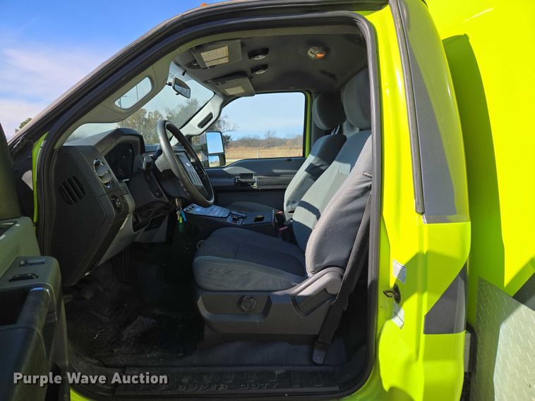 image for item ET5326 2015 Ford F550 Super Duty XLT ambulance