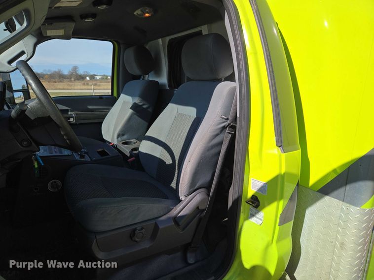 image for item ET5326 2015 Ford F550 Super Duty XLT ambulance