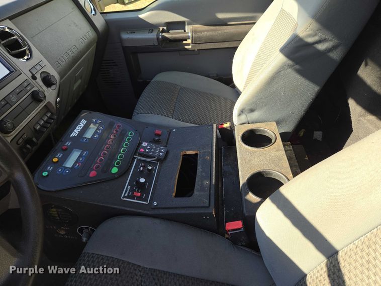 image for item ET5326 2015 Ford F550 Super Duty XLT ambulance