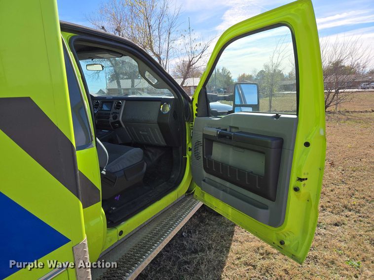 image for item ET5326 2015 Ford F550 Super Duty XLT ambulance