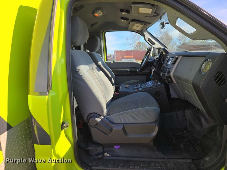 image for item ET5326 2015 Ford F550 Super Duty XLT ambulance