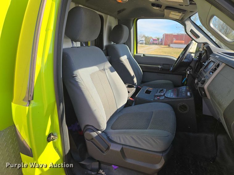 image for item ET5326 2015 Ford F550 Super Duty XLT ambulance
