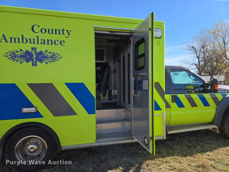 image for item ET5326 2015 Ford F550 Super Duty XLT ambulance