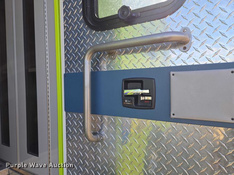 image for item ET5326 2015 Ford F550 Super Duty XLT ambulance