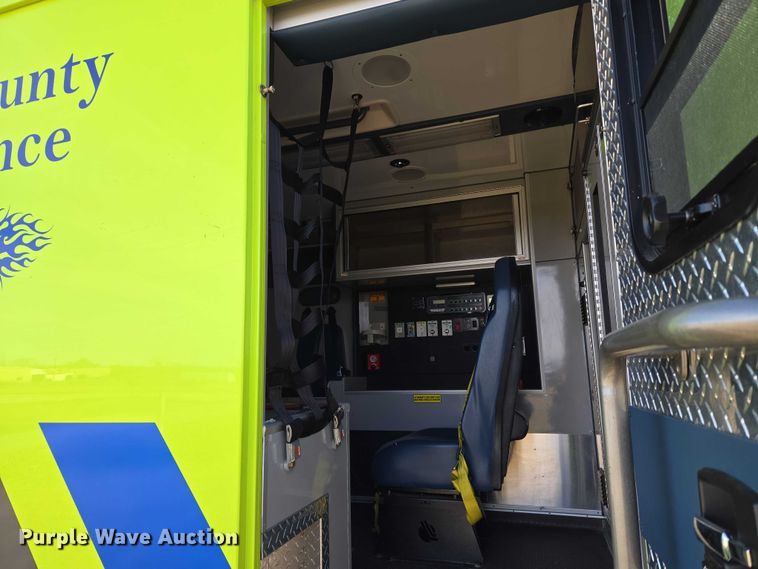 image for item ET5326 2015 Ford F550 Super Duty XLT ambulance