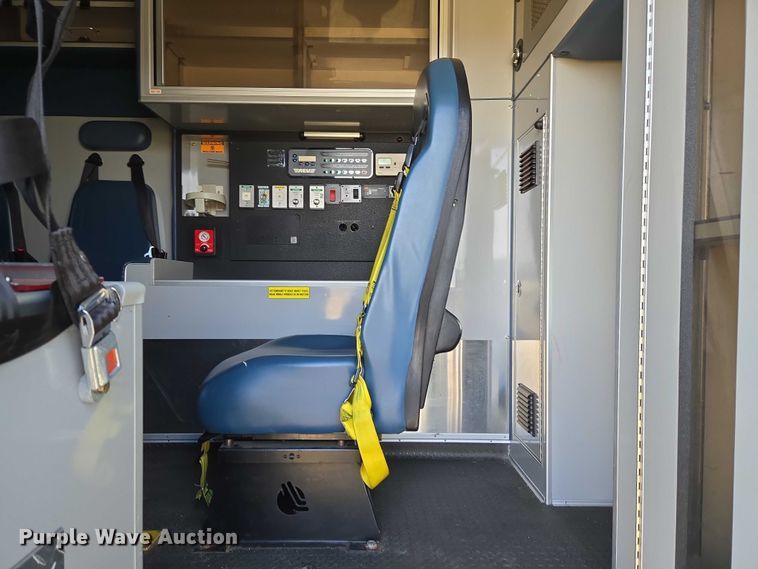 image for item ET5326 2015 Ford F550 Super Duty XLT ambulance