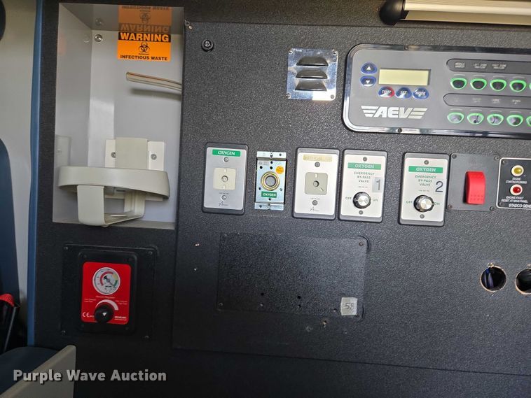 image for item ET5326 2015 Ford F550 Super Duty XLT ambulance