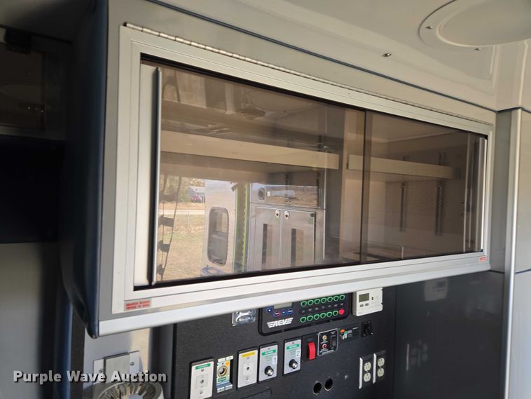 image for item ET5326 2015 Ford F550 Super Duty XLT ambulance