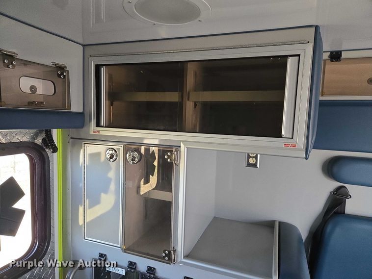 image for item ET5326 2015 Ford F550 Super Duty XLT ambulance