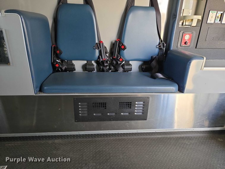 image for item ET5326 2015 Ford F550 Super Duty XLT ambulance