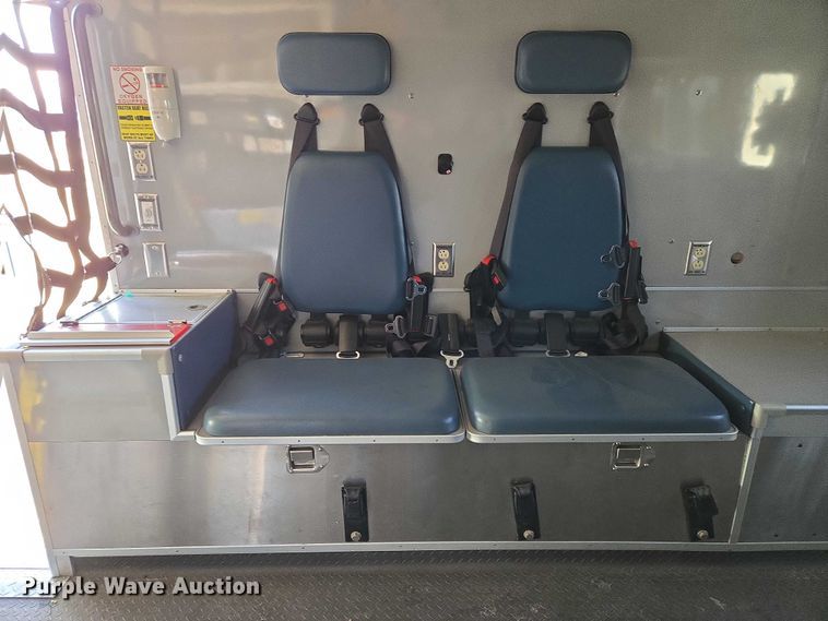 image for item ET5326 2015 Ford F550 Super Duty XLT ambulance