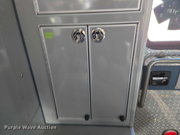 image for item ET5326 2015 Ford F550 Super Duty XLT ambulance