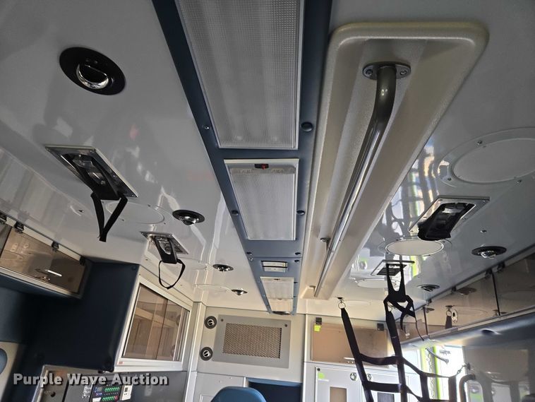 image for item ET5326 2015 Ford F550 Super Duty XLT ambulance