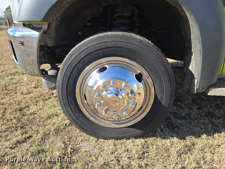 image for item ET5326 2015 Ford F550 Super Duty XLT ambulance