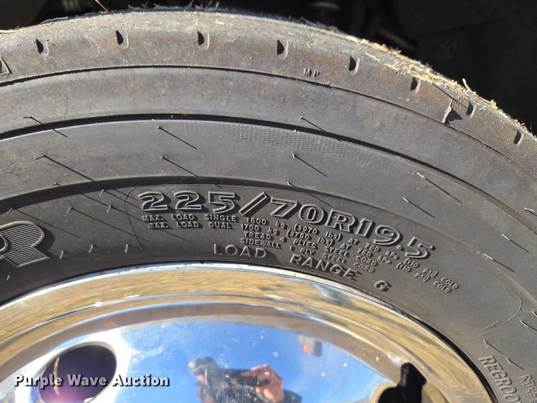 image for item ET5326 2015 Ford F550 Super Duty XLT ambulance