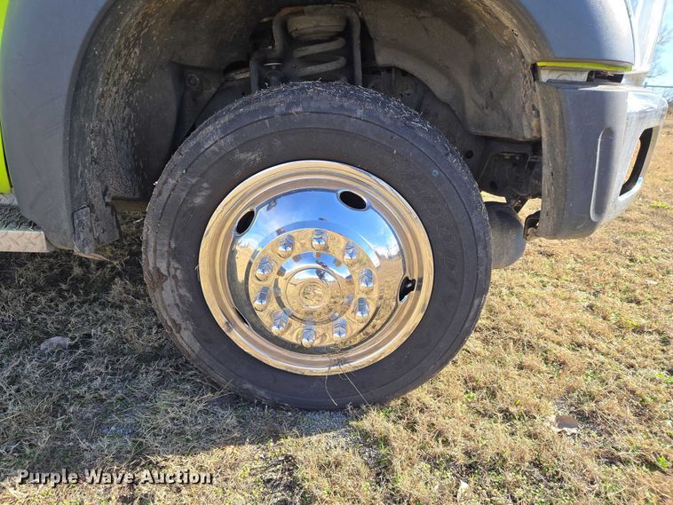 image for item ET5326 2015 Ford F550 Super Duty XLT ambulance