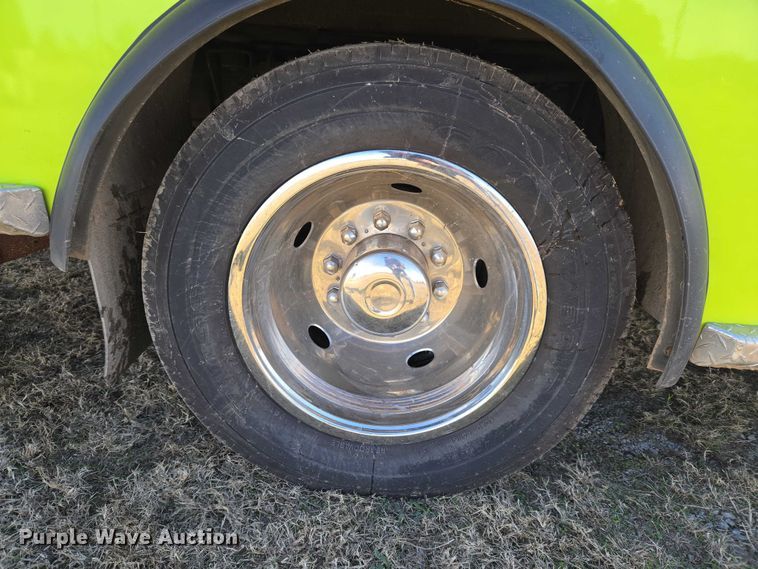 image for item ET5326 2015 Ford F550 Super Duty XLT ambulance