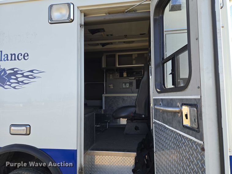 image for item ET5327 2014 RAM 4500HD ambulance