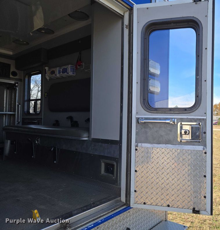 image for item ET5327 2014 RAM 4500HD ambulance