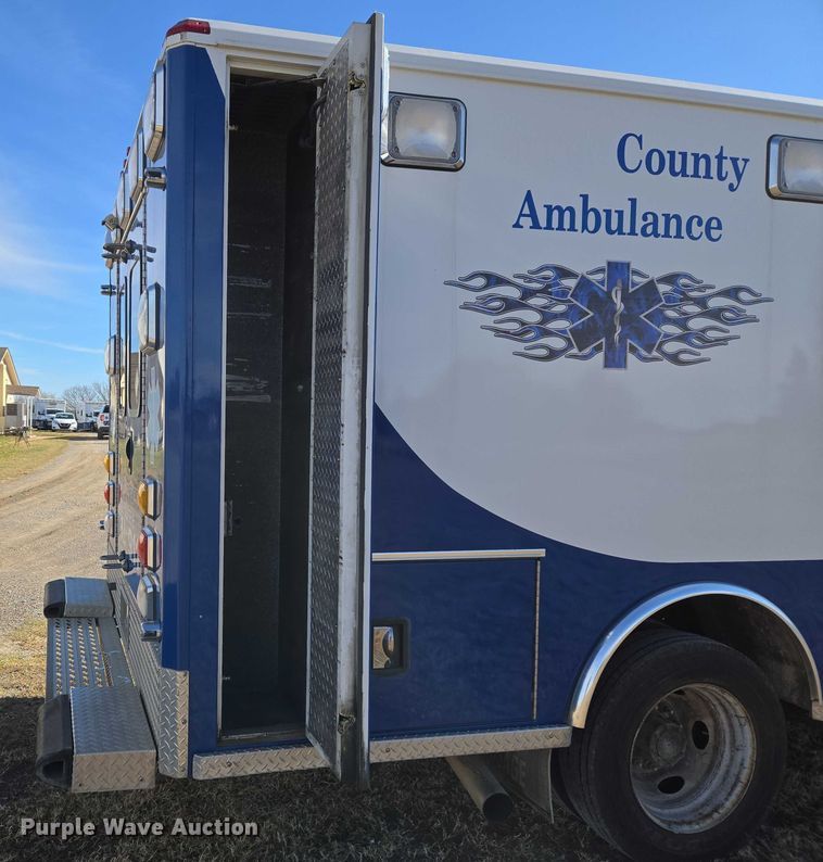 image for item ET5328 2016 RAM 4500HD ambulance