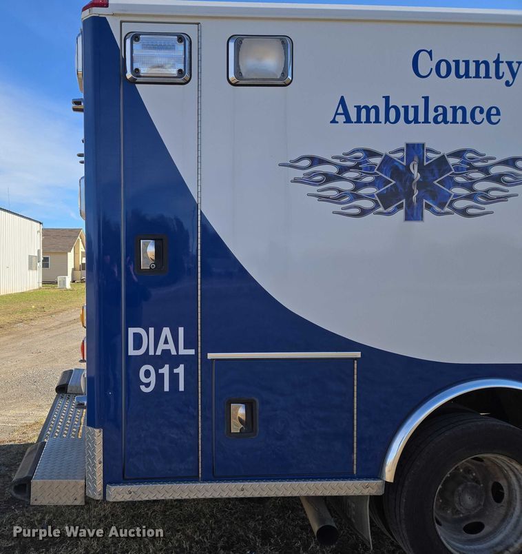 image for item ET5328 2016 RAM 4500HD ambulance