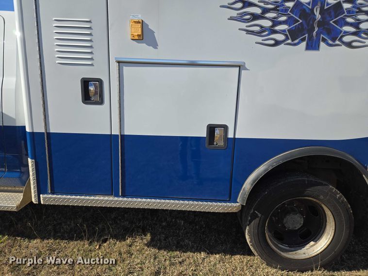 image for item ET5328 2016 RAM 4500HD ambulance