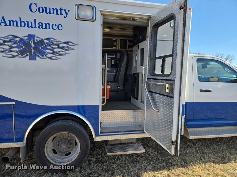 image for item ET5328 2016 RAM 4500HD ambulance