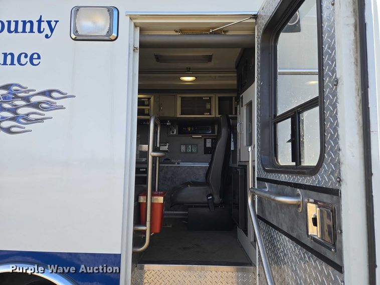 image for item ET5328 2016 RAM 4500HD ambulance