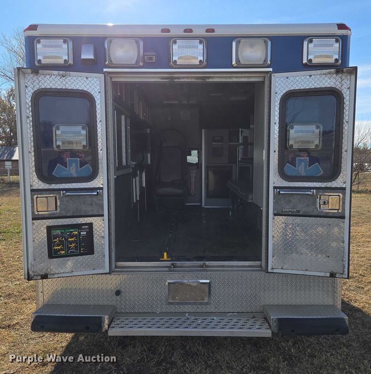 image for item ET5328 2016 RAM 4500HD ambulance