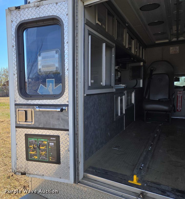 image for item ET5328 2016 RAM 4500HD ambulance